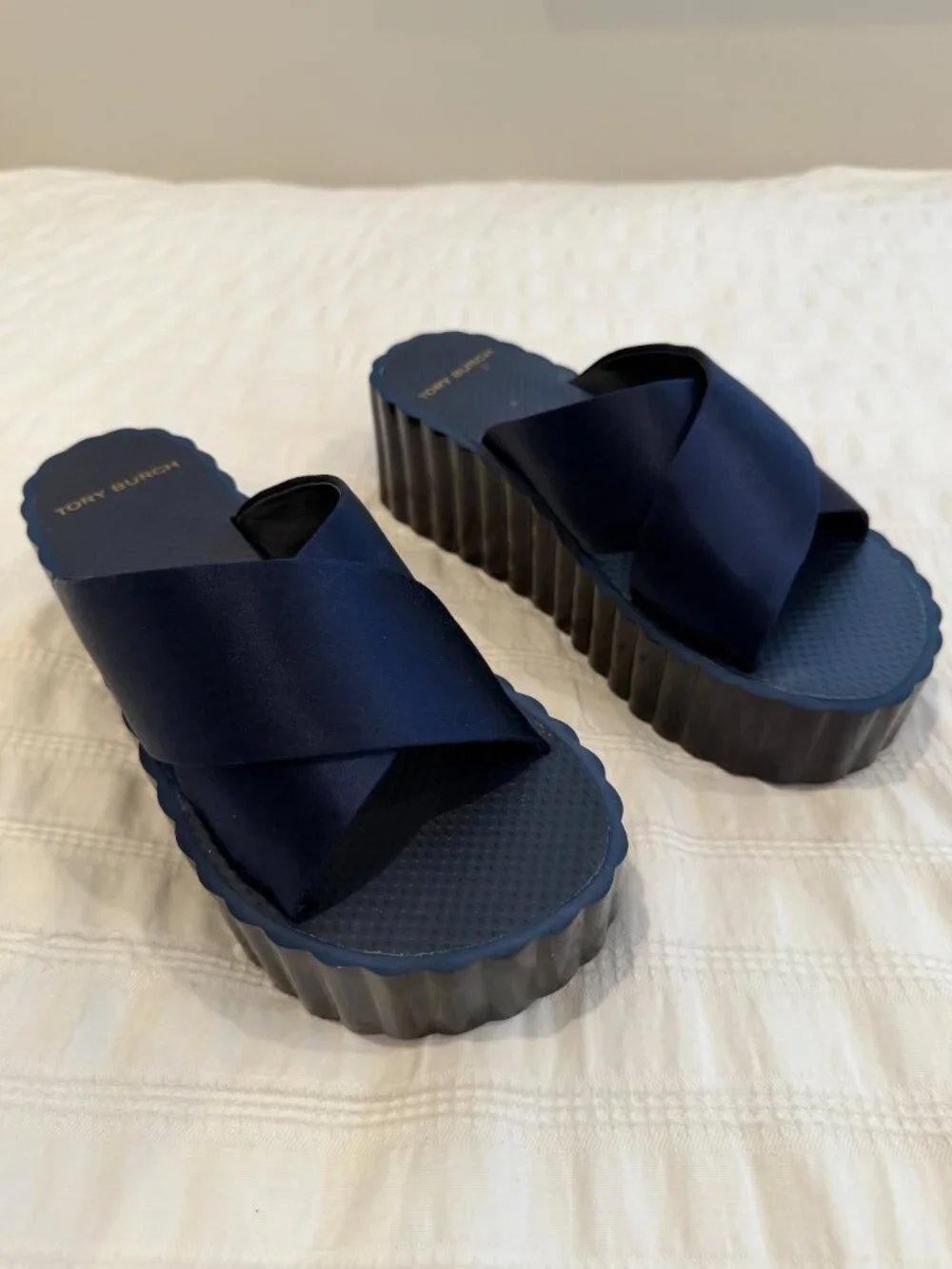 Tory Burch Scallop Satin Platform Wedge Sandals Navy Size 8
